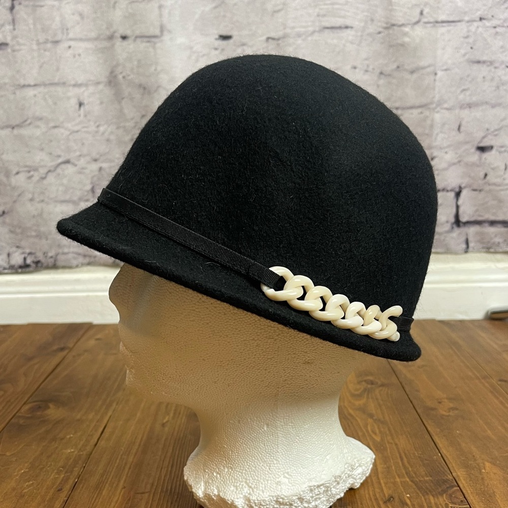 Urban outfitters Kimchi Blue black felt cloche hat